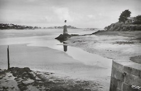 22_tourelle_rouge_a_locquirec_-locqueleau.jpg - JPEG - 189.6 ko - 1074×689 px