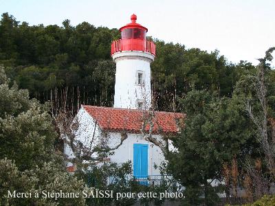 https://www.phares-et-balises.fr/spip/IMG/jpg/cap_benat_02.jpg
